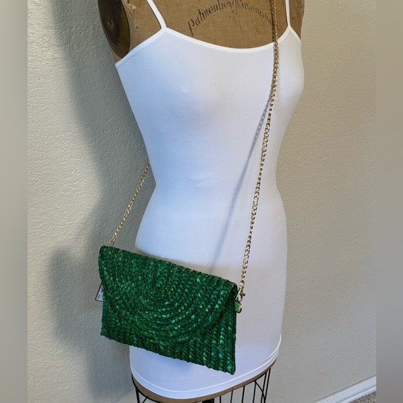 Women's Green Rattan Crossbody Purse With Gold Chain Magnetic‎ Snap Closure NWT - Picture 1 of 6